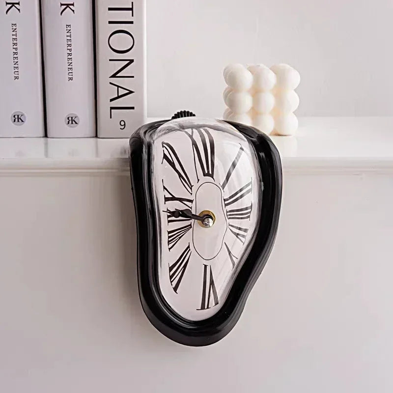 Surreale schmelzende Uhr